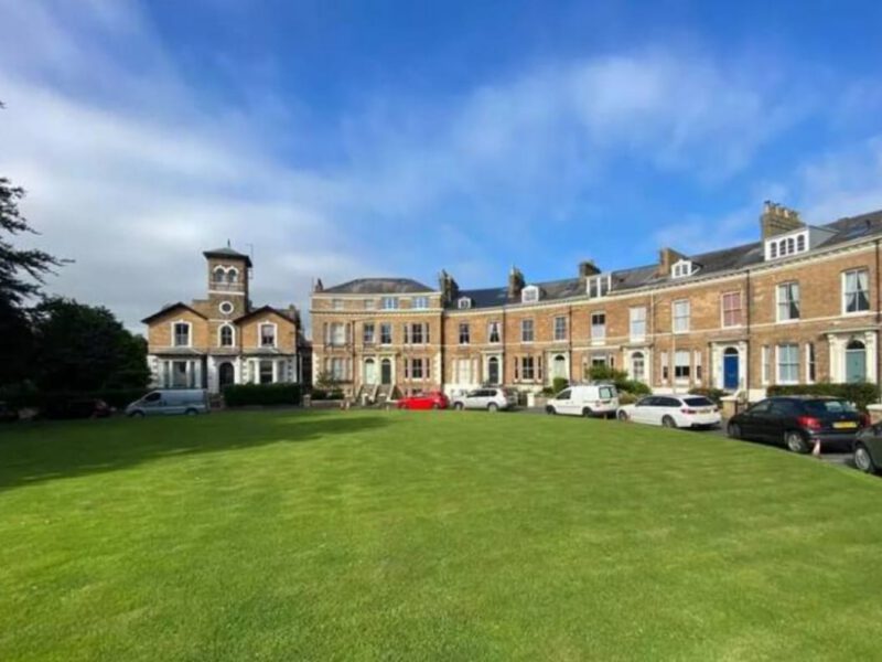 Crescent View holiday let with central green and parking.