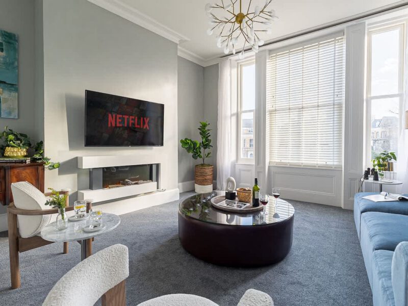 Crescent View holiday let living room with Netflix TV and modern fireplace.