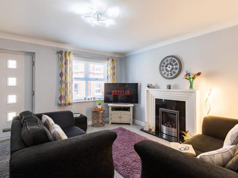 Comfortable living room with fireplace and Netflix TV at Townhouse Harbour Retreat.