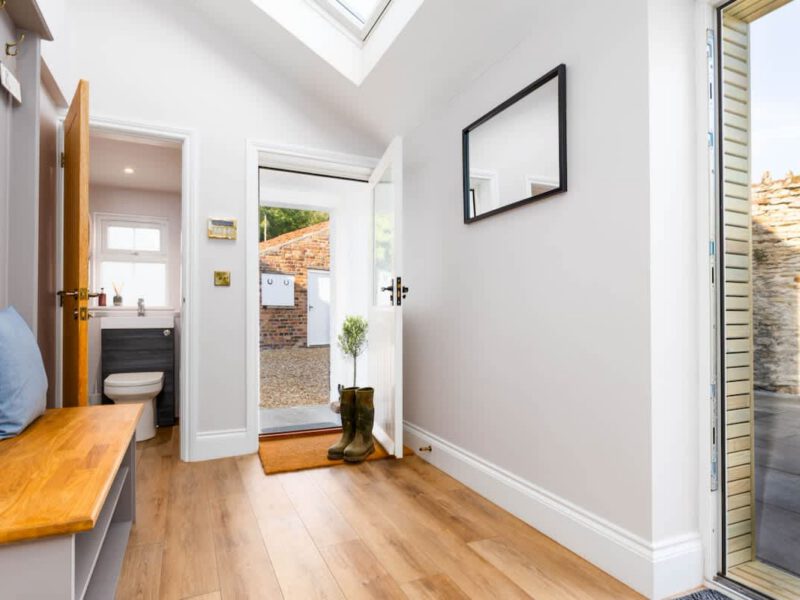 Entrance hall with bench and WC at Castle View Cottage, a holiday let.