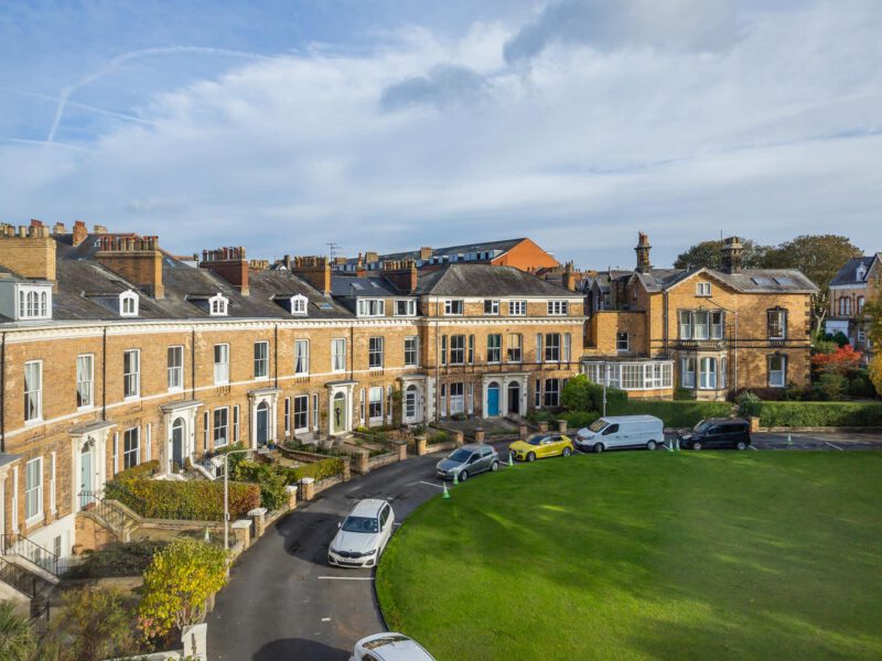 Penthouse Suite holiday let with central location and manicured grounds.