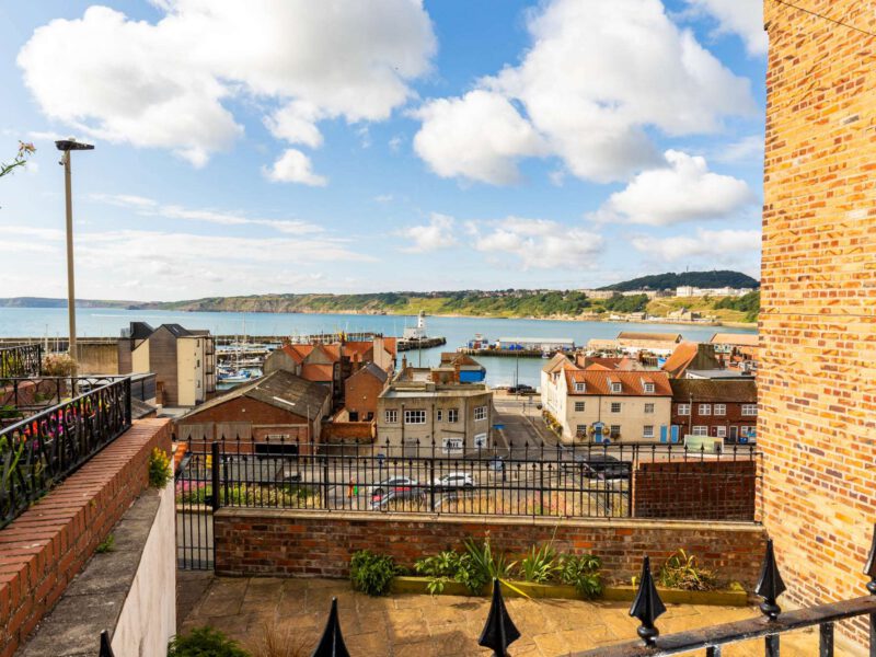 Ocean Pearl holiday let with sea views and harbour town vista.