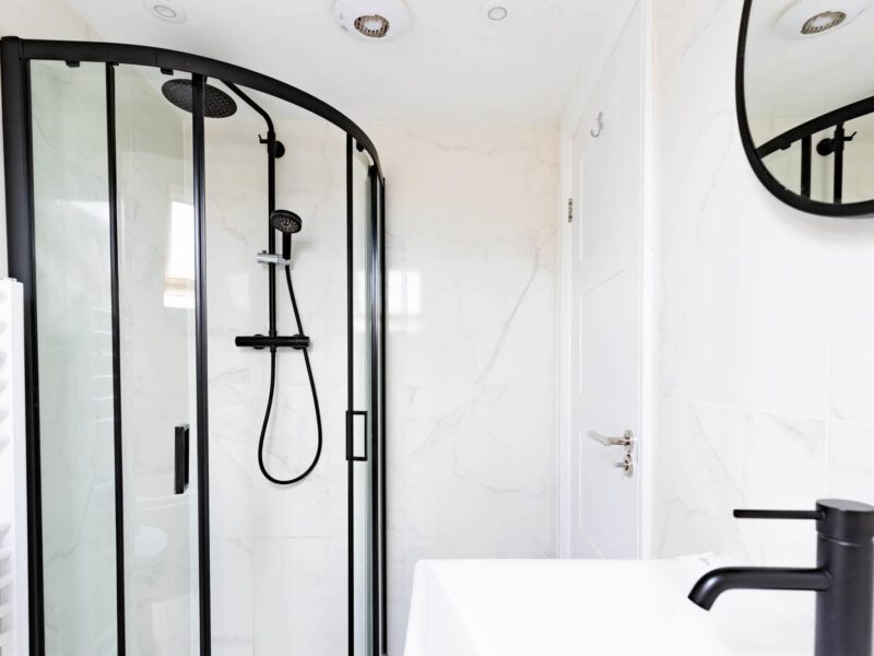 Modern shower and sink in Ocean Pearl holiday let.