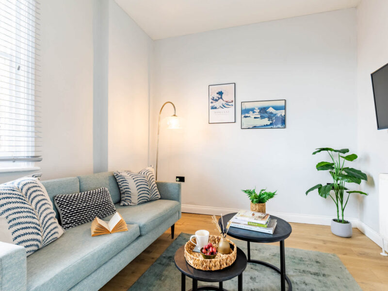 Comfortable living area with sea views at Ocean Pearl holiday let.