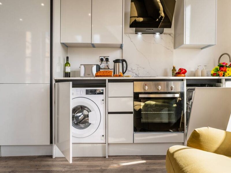 Modern kitchen with washing machine and oven at Albemarle Chambers central retreat.