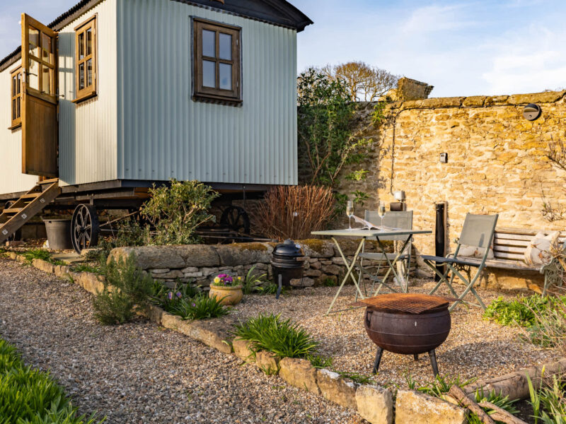 Plank Bridge shepherds hut with outdoor seating and BBQ area.