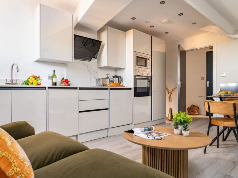 Modern kitchen and dining area at Albemarle Chambers central retreat.
