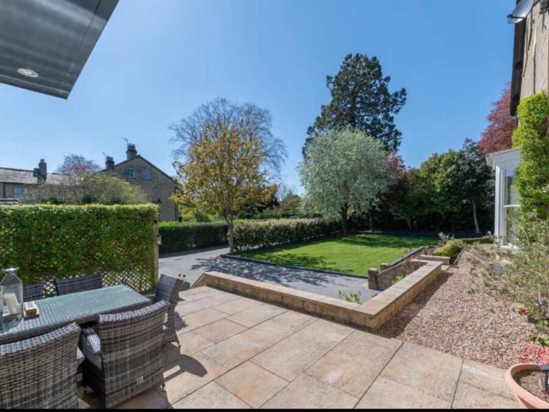 Patio dining area and garden at Malton Luxury Retreat holiday let.